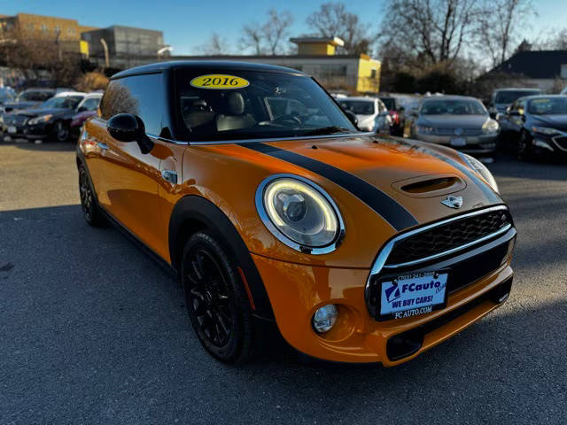 2016 MINI Hardtop 2 Door S FWD photo