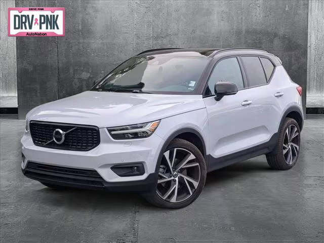 2022 Volvo XC40 R-Design AWD photo