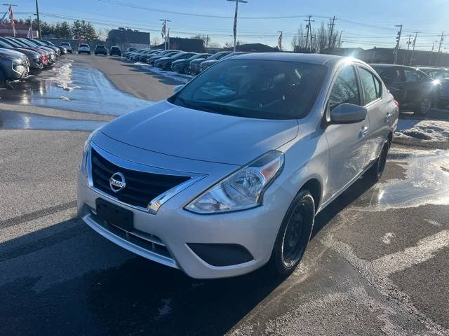 2019 Nissan Versa SV FWD photo