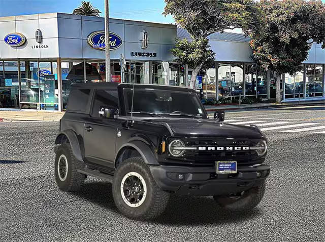 2022 Ford Bronco 2 Door Outer Banks 4WD photo