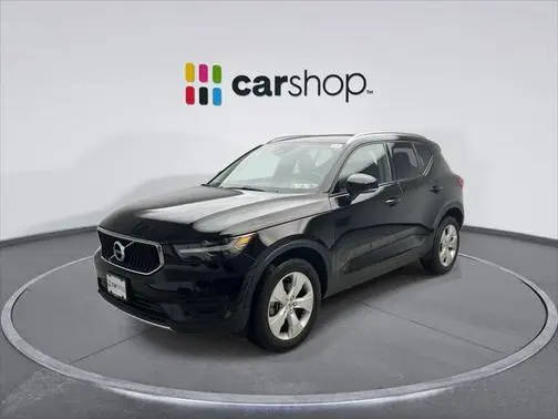 2022 Volvo XC40 Momentum AWD photo