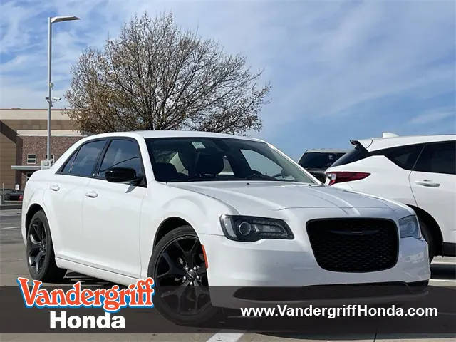 2022 Chrysler 300 Touring RWD photo