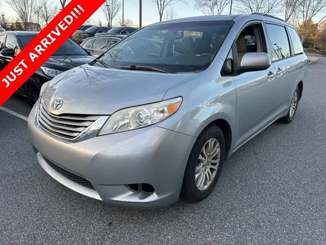 2015 Toyota Sienna XLE FWD photo