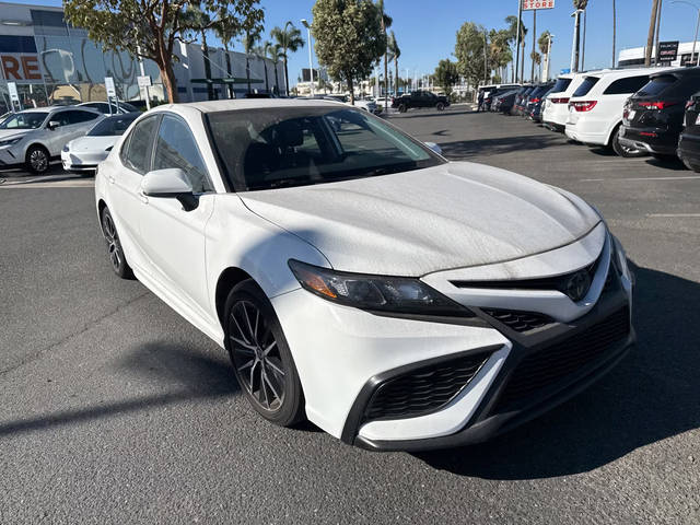 2021 Toyota Camry SE FWD photo