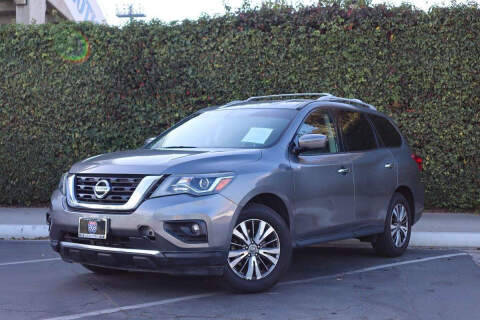 2018 Nissan Pathfinder SV FWD photo