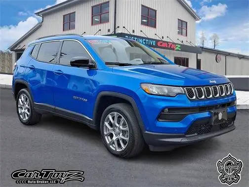 2023 Jeep Compass Latitude Lux 4WD photo