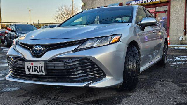 2018 Toyota Camry Hybrid LE FWD photo
