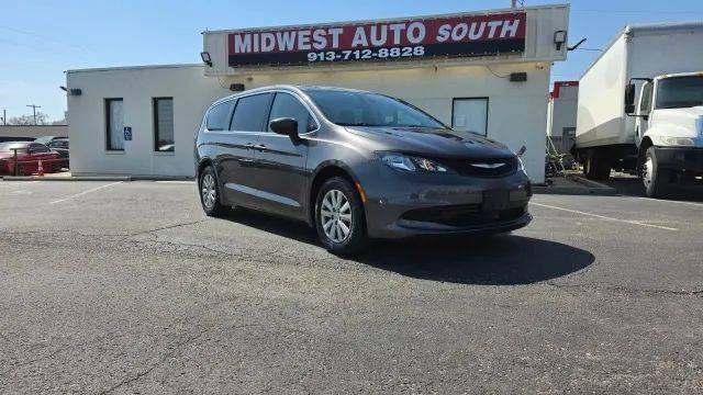 2021 Chrysler Voyager L FWD photo