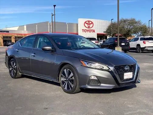 2022 Nissan Altima 2.5 SV FWD photo