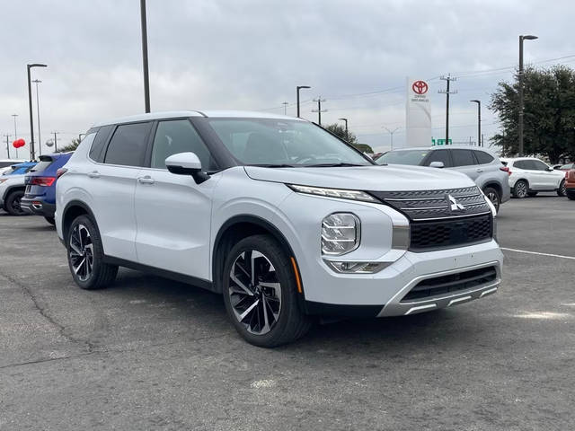 2023 Mitsubishi Outlander SE FWD photo