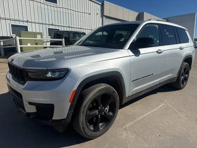 2023 Jeep Grand Cherokee L Altitude 4WD photo