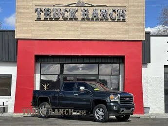 2017 GMC Sierra 2500HD SLT 4WD photo