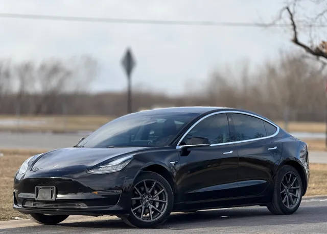 2019 Tesla Model 3 Mid Range RWD photo