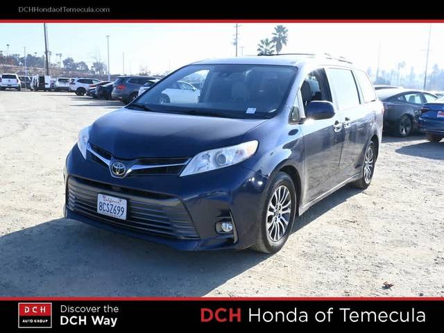 2018 Toyota Sienna XLE FWD photo