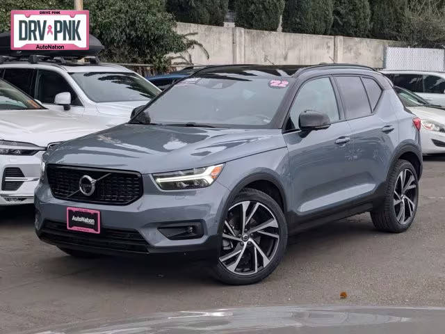 2022 Volvo XC40 R-Design AWD photo