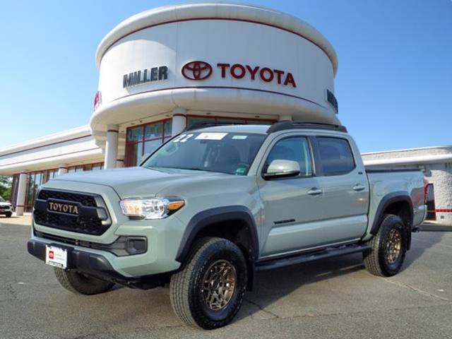 2022 Toyota Tacoma SR5 4WD photo