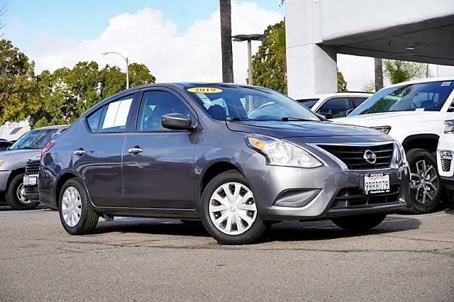 2019 Nissan Versa SV FWD photo