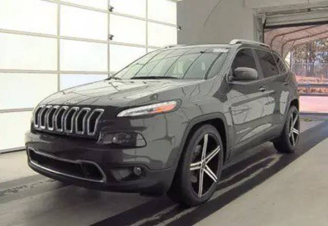 2016 Jeep Cherokee Latitude FWD photo