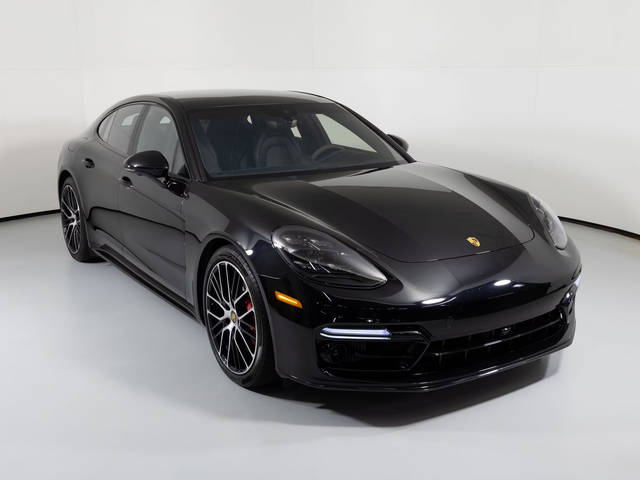 2023 Porsche Panamera GTS AWD photo