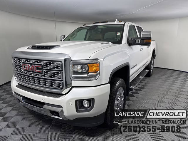 2018 GMC Sierra 2500HD Denali 4WD photo