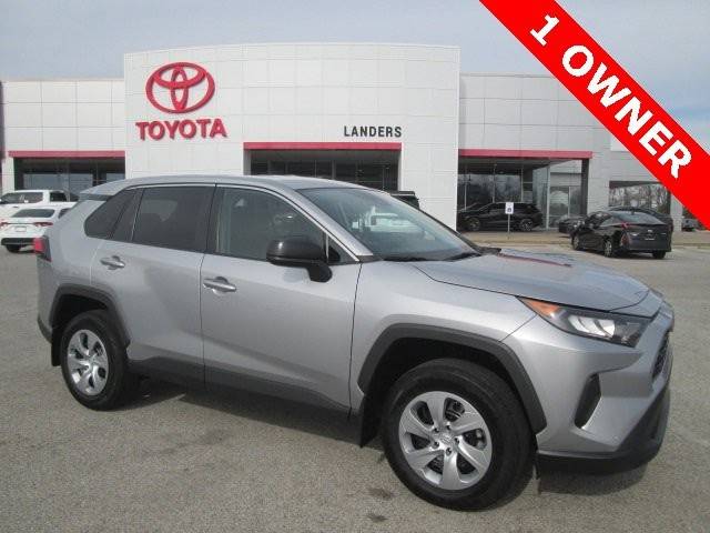 2022 Toyota RAV4 LE FWD photo