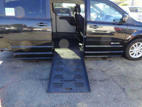 2016 Dodge Grand Caravan SXT FWD photo