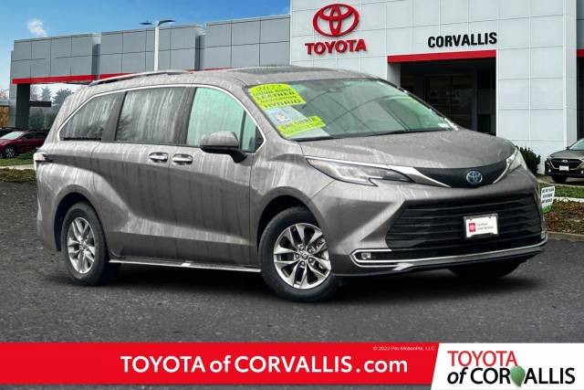 2022 Toyota Sienna XLE FWD photo