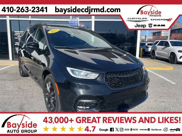 2023 Chrysler Pacifica Minivan Limited AWD photo