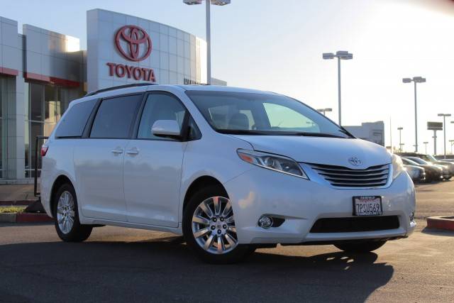 2015 Toyota Sienna Ltd Premium AWD photo