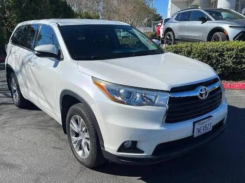 2016 Toyota Highlander LE Plus AWD photo