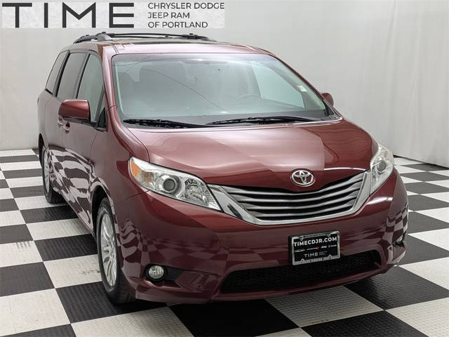 2015 Toyota Sienna XLE FWD photo