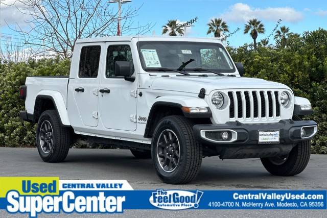 2023 Jeep Gladiator Overland 4WD photo