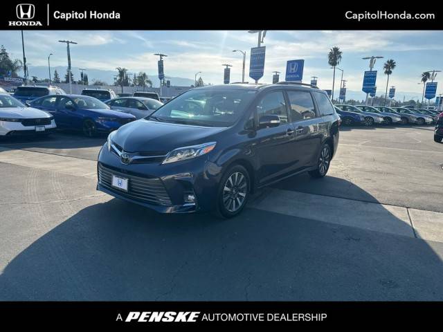 2018 Toyota Sienna Limited Premium AWD photo