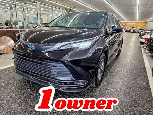 2023 Toyota Sienna LE FWD photo
