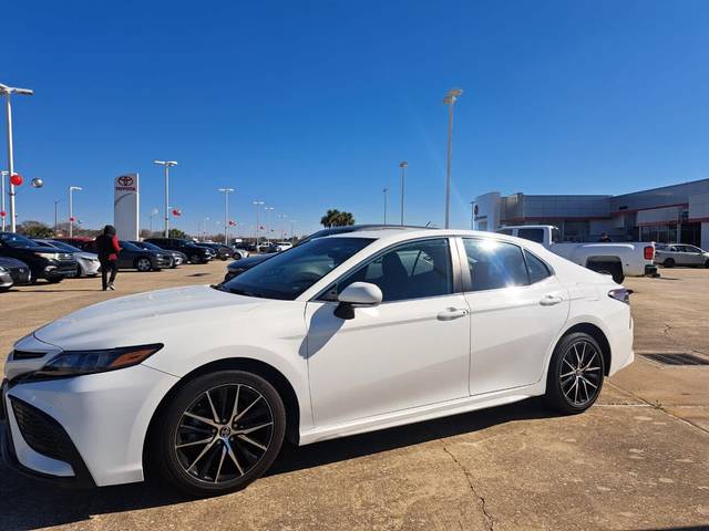 2022 Toyota Camry SE FWD photo