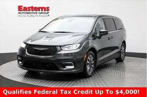 2022 Chrysler Pacifica Minivan Hybrid Touring L FWD photo