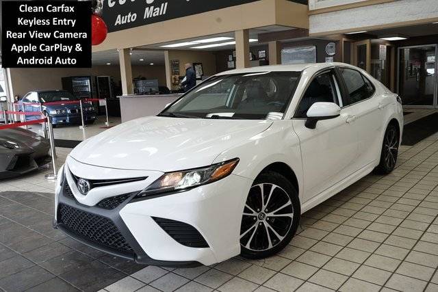 2020 Toyota Camry SE FWD photo