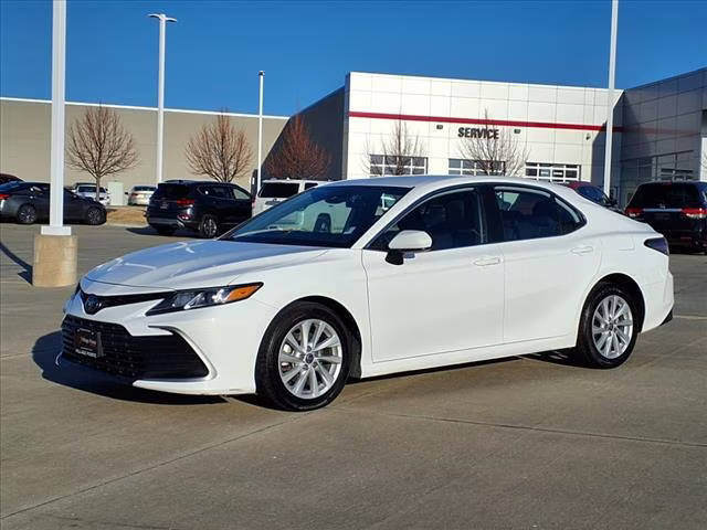 2022 Toyota Camry LE FWD photo