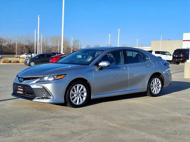 2022 Toyota Camry LE FWD photo