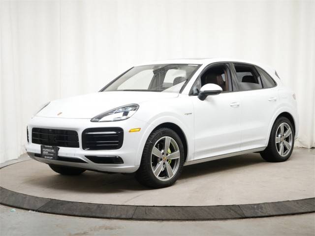 2022 Porsche Cayenne Platinum Edition E-Hybrid AWD photo