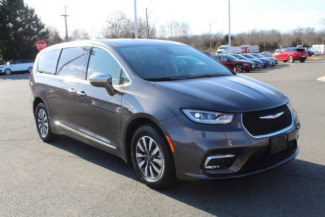 2022 Chrysler Pacifica Minivan Hybrid Limited FWD photo