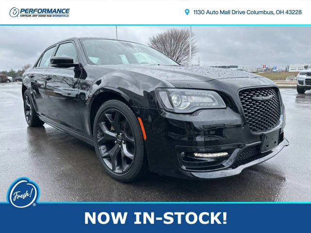 2022 Chrysler 300 Touring L RWD photo