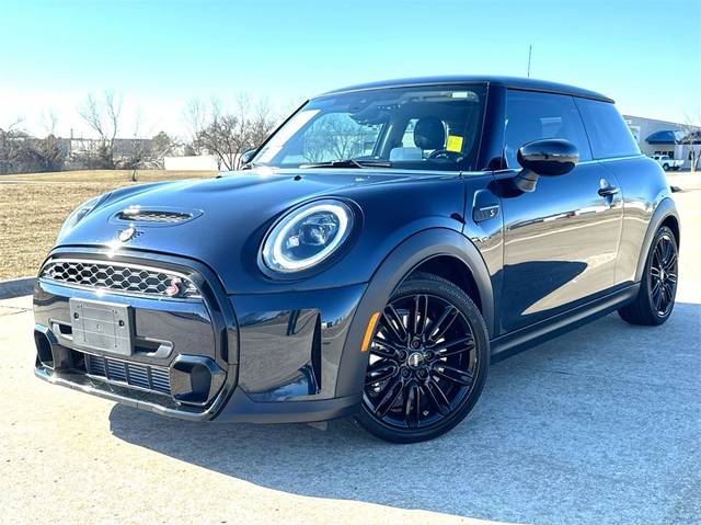 2022 MINI Hardtop 2 Door Cooper S FWD photo