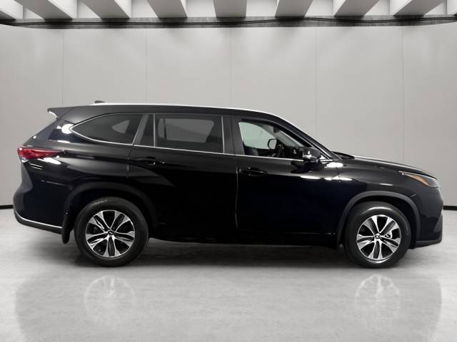 2023 Toyota Highlander XLE FWD photo