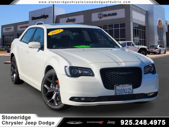 2023 Chrysler 300 300S RWD photo