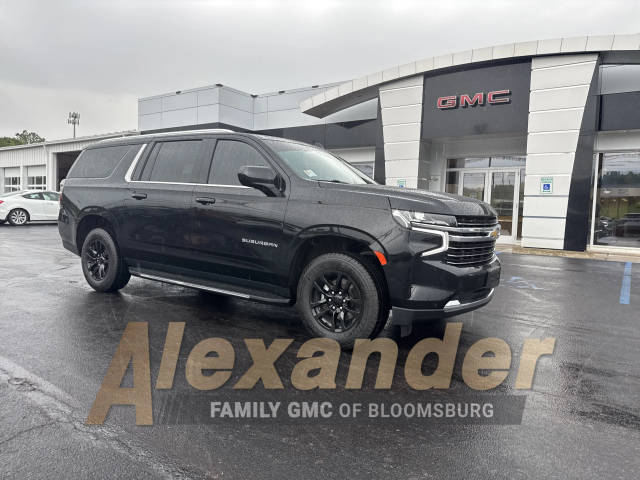 2023 Chevrolet Suburban LT 4WD photo