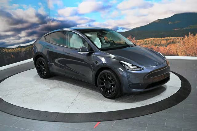 2022 Tesla Model Y Long Range AWD photo