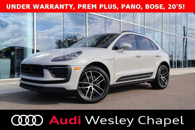 2022 Porsche Macan  AWD photo