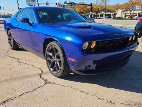 2022 Dodge Challenger SXT RWD photo