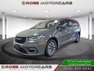 2022 Chrysler Pacifica Minivan Hybrid Touring L FWD photo